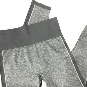 Zella Seamless high rise Cropped Heather Gray Leggings Size Medium